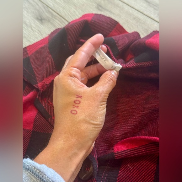 REB in J Buffalo Plaid with Red Ribbed Sleeves Oversized Small Boutique Top - Picture 5 of 9